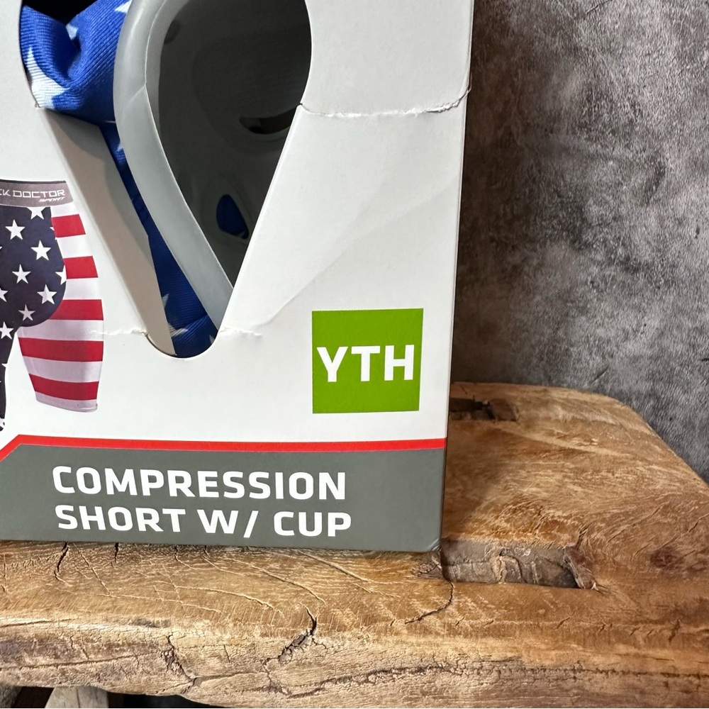 Shock Doctor Compression Short With Protective Cup - Picture 4 of 10